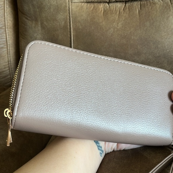 Double zipper wallet clutch - Picture 3 of 3